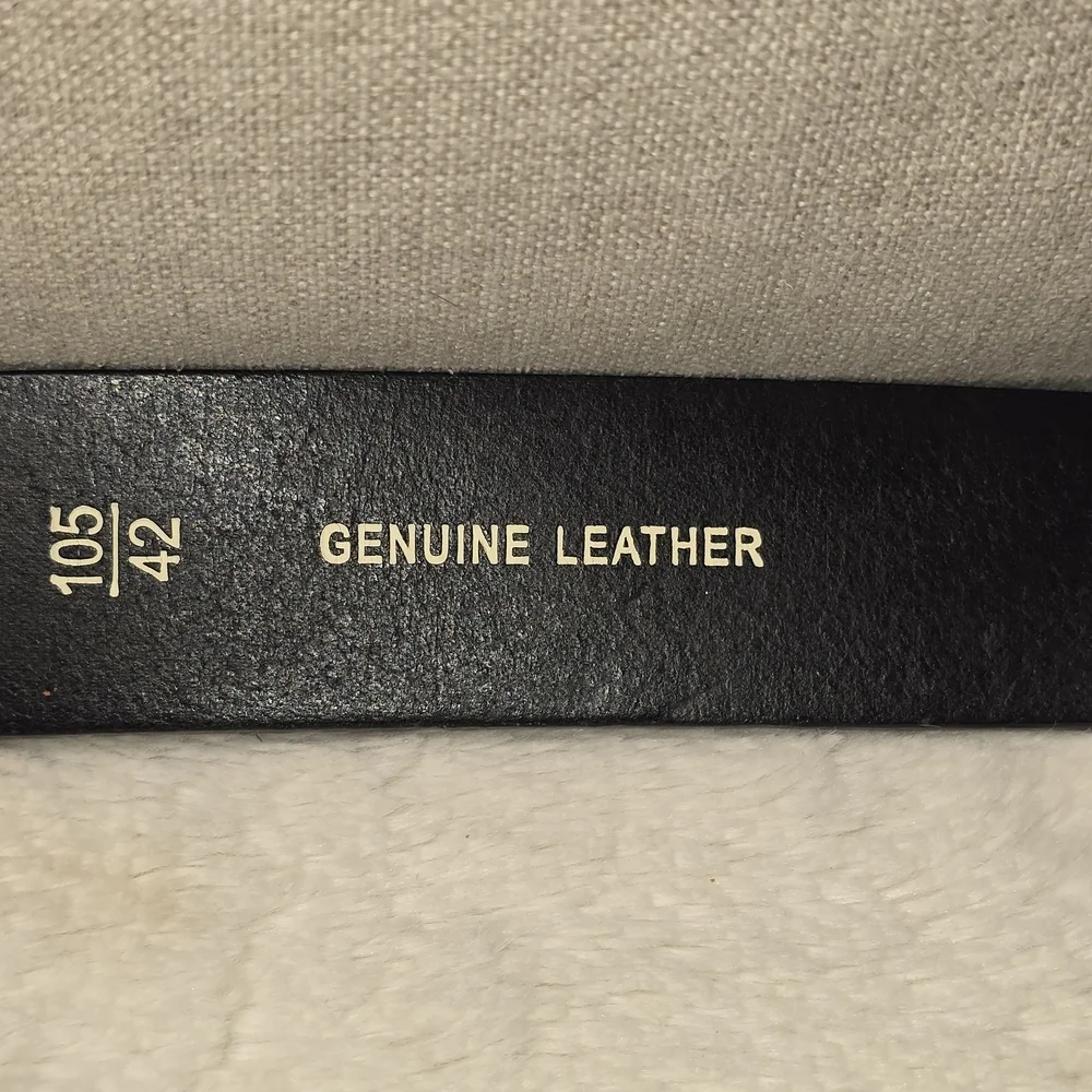 CLASSIC FOSSIL BRAND GENUINE BLACK LEATHER BELT SILVER BUCKLE MENS SIZE 42 EUC